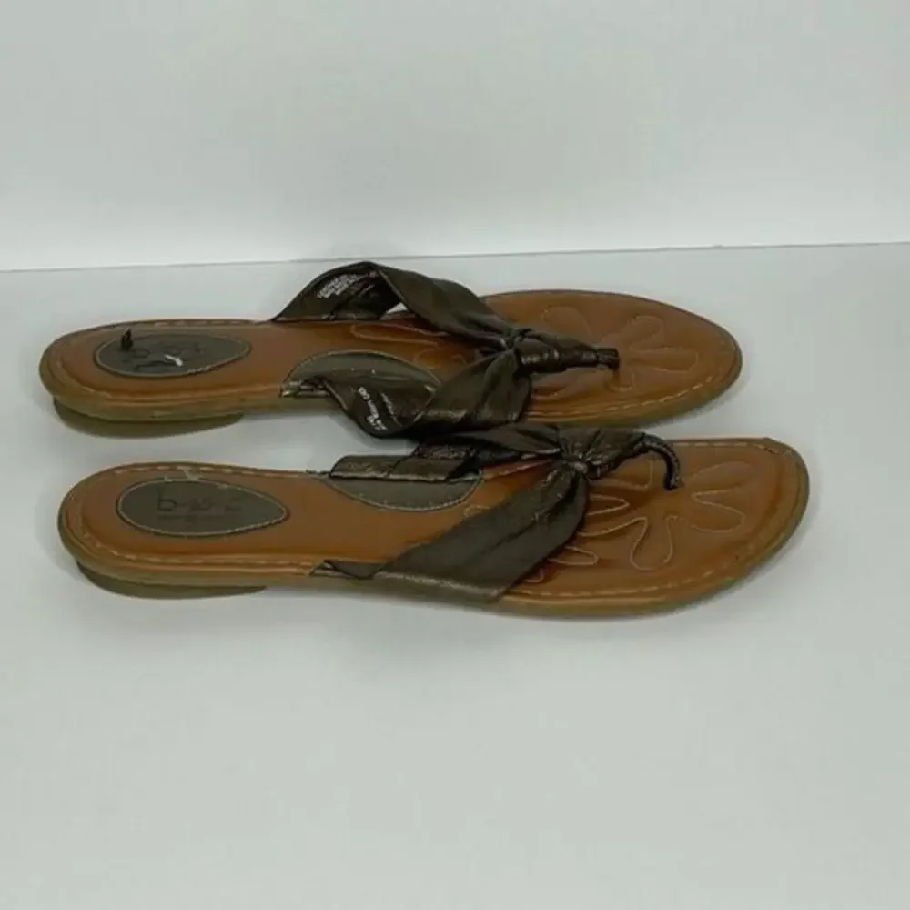 Born Brown Leather Thong Sandals‎